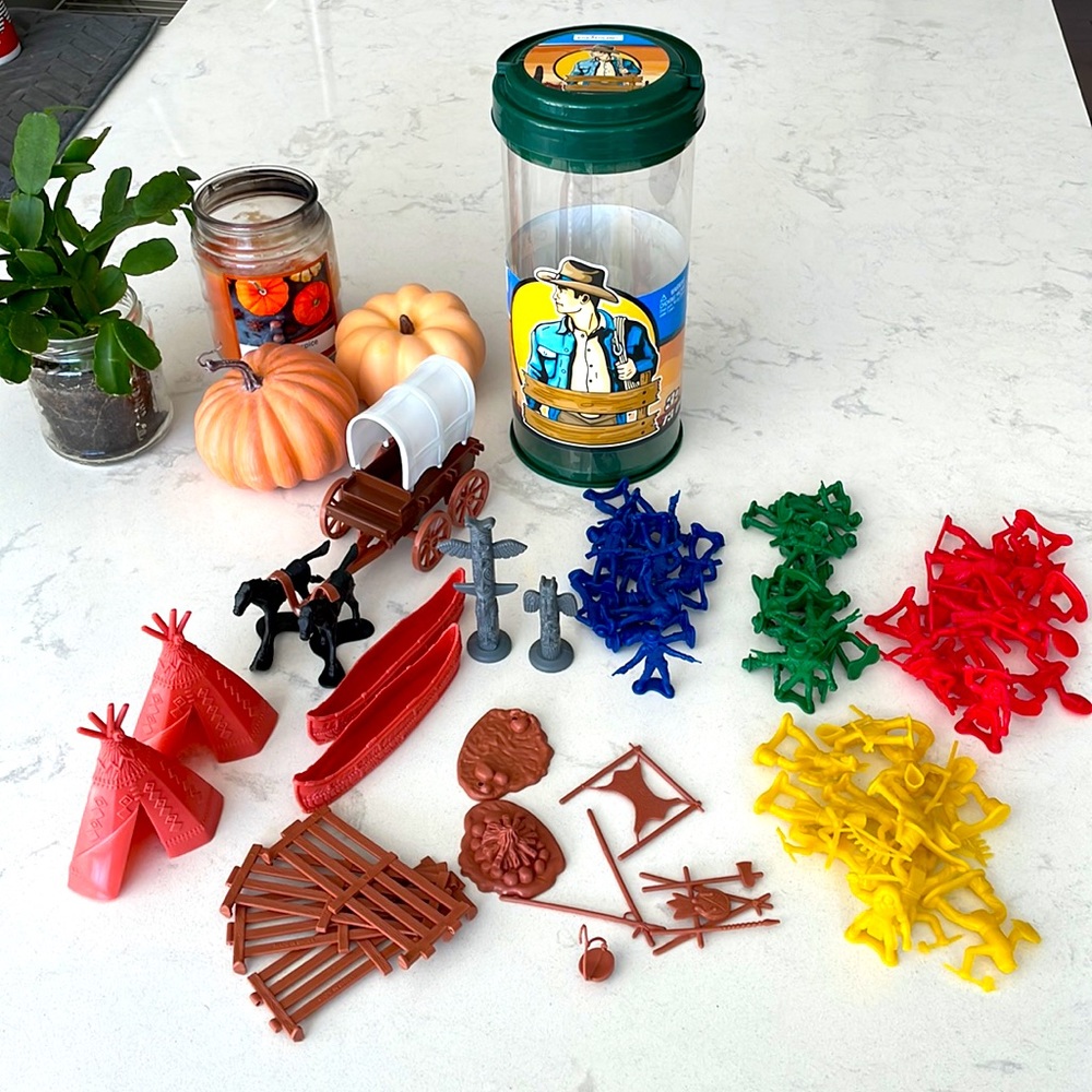 Creatology Wild West Tot Figures Set